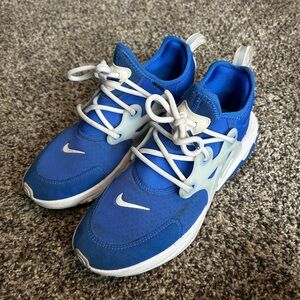 Nike Tennis Shoes